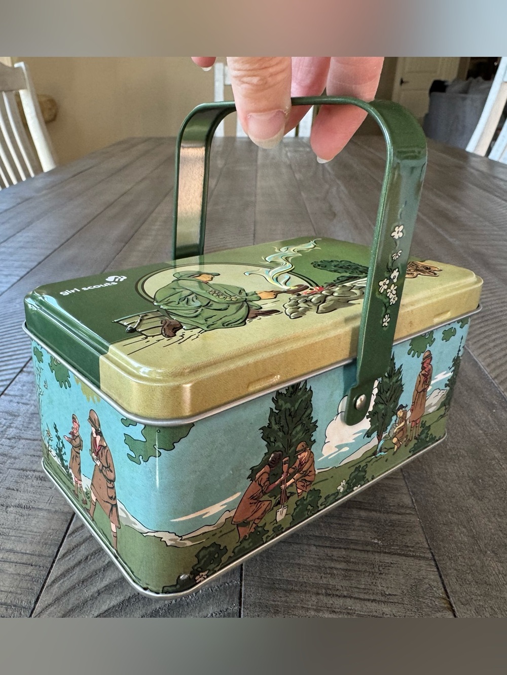 Girl Scouts 1920’s Retro Themed Collectible Tin Lunch Box